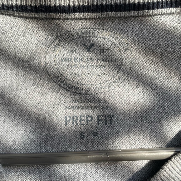 Men’s Vintage American Eagle Sweater - Picture 3 of 4